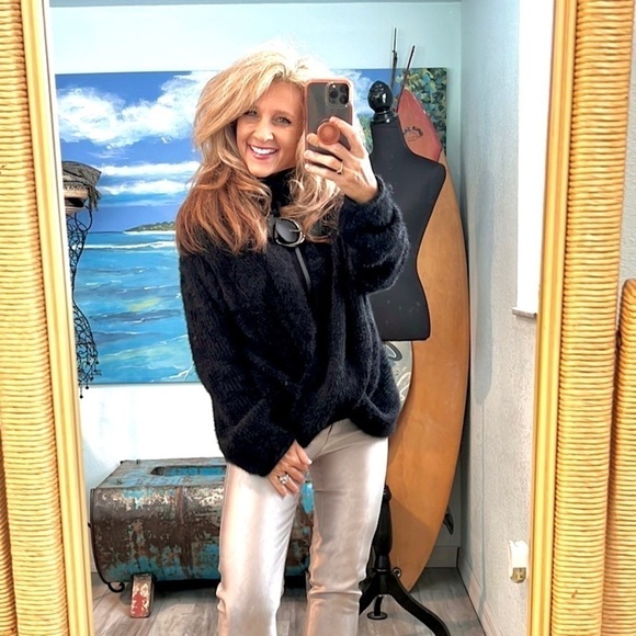 Fashion Nova,Fuzzy, Fun, Funky & Fabulous! Awesome Piece,Perfect for the Season - Picture 3 of 16